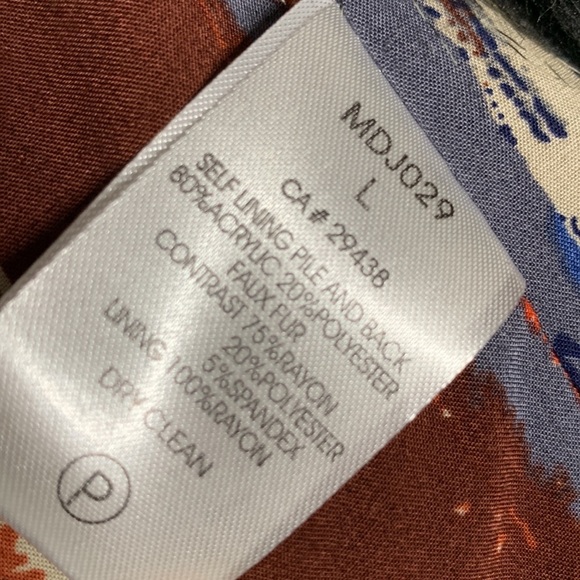 Miss Me faux fur vest Size Large - Picture 8 of 9